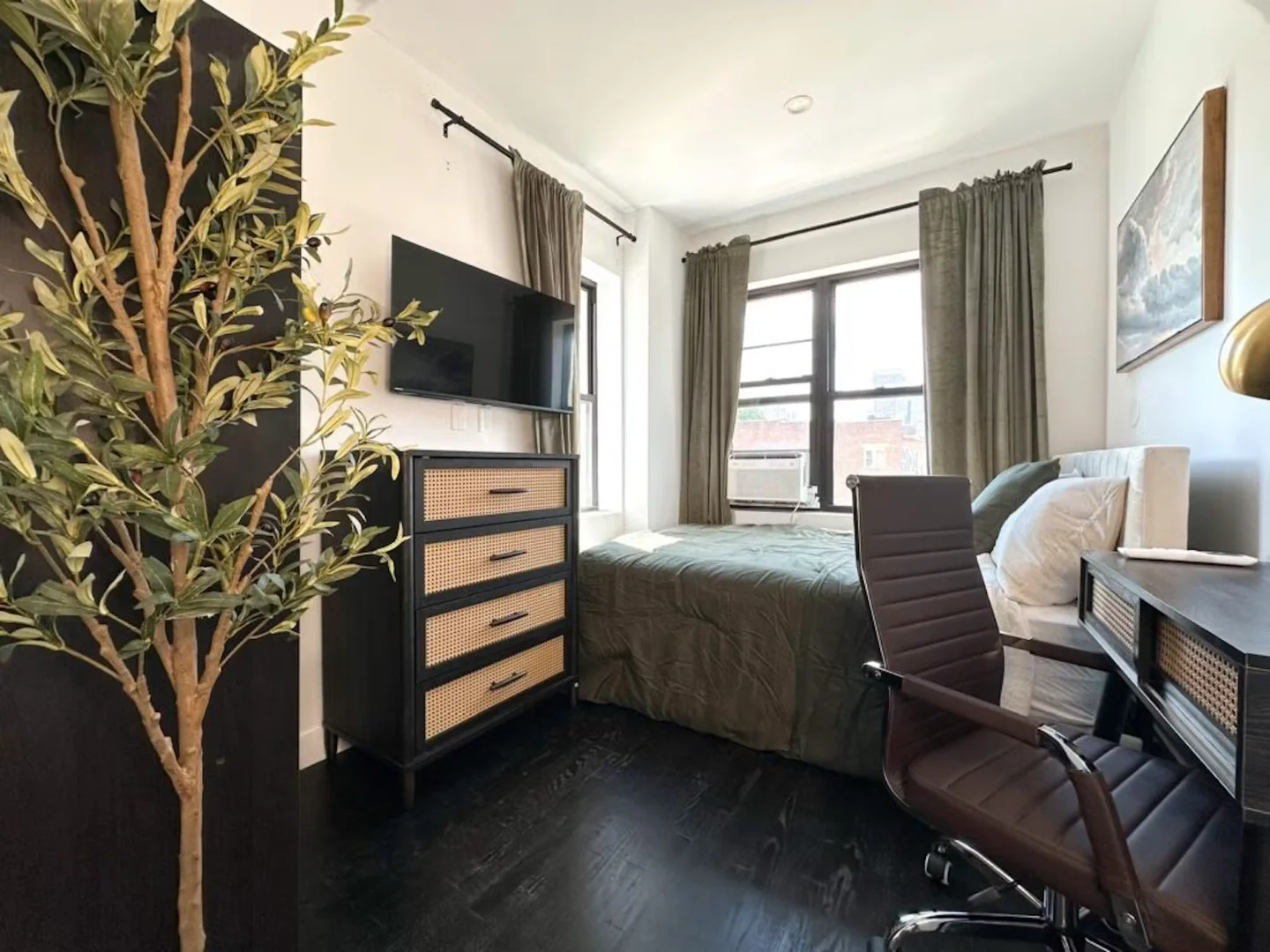 Quarto de estudante confortável e espaçoso em 