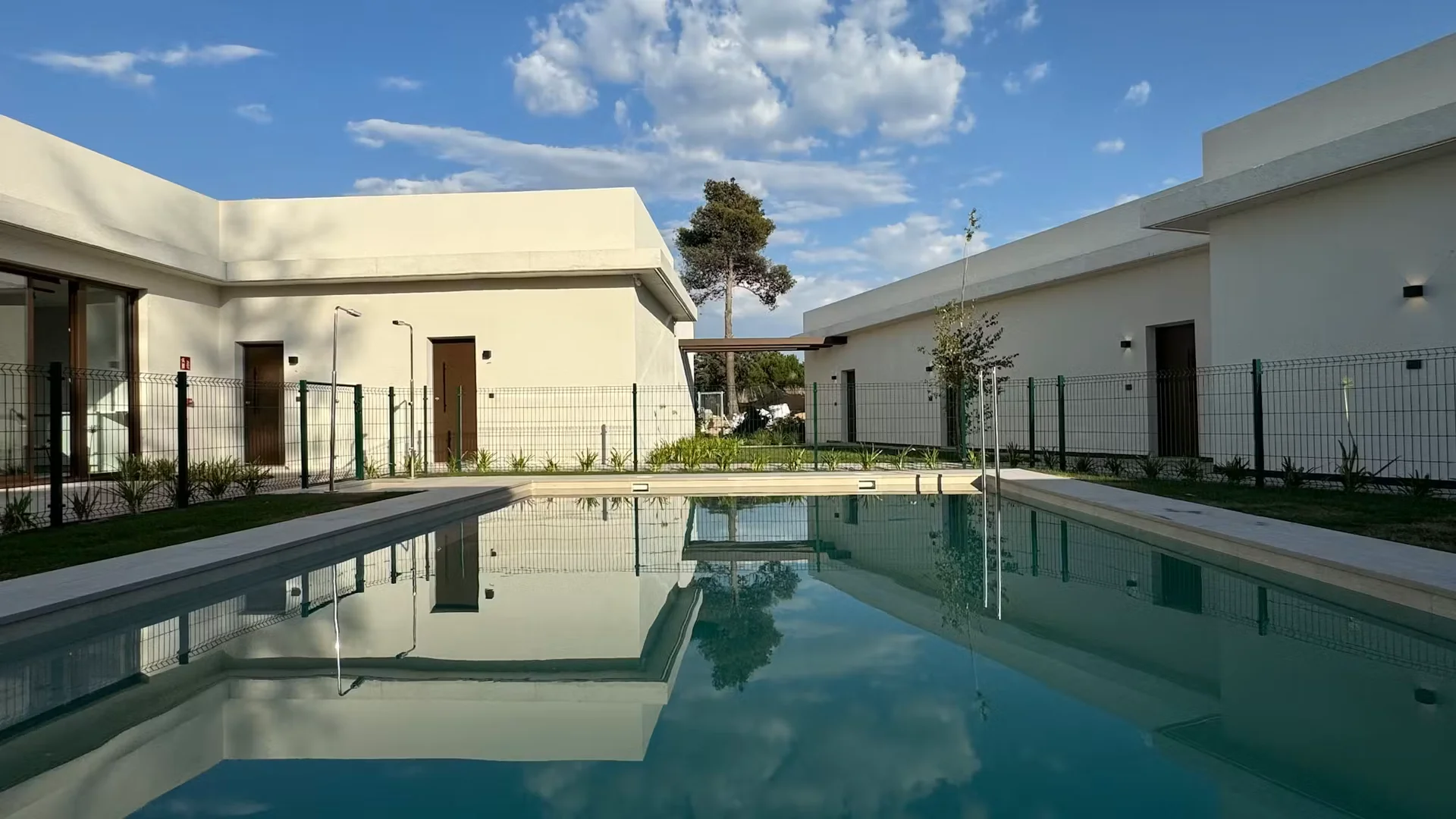 Habitación estudiantil luminosa y aireada con fácil acceso a la universidad en 
