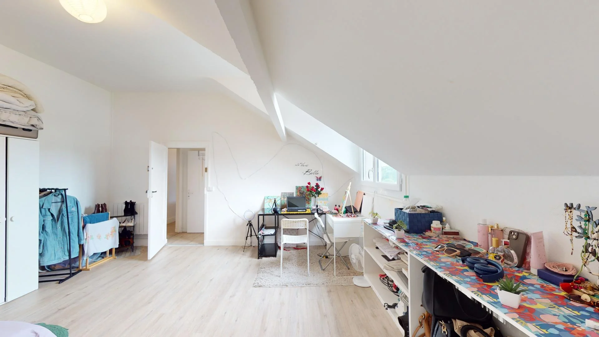 Student-friendly room in  with modern amenities
