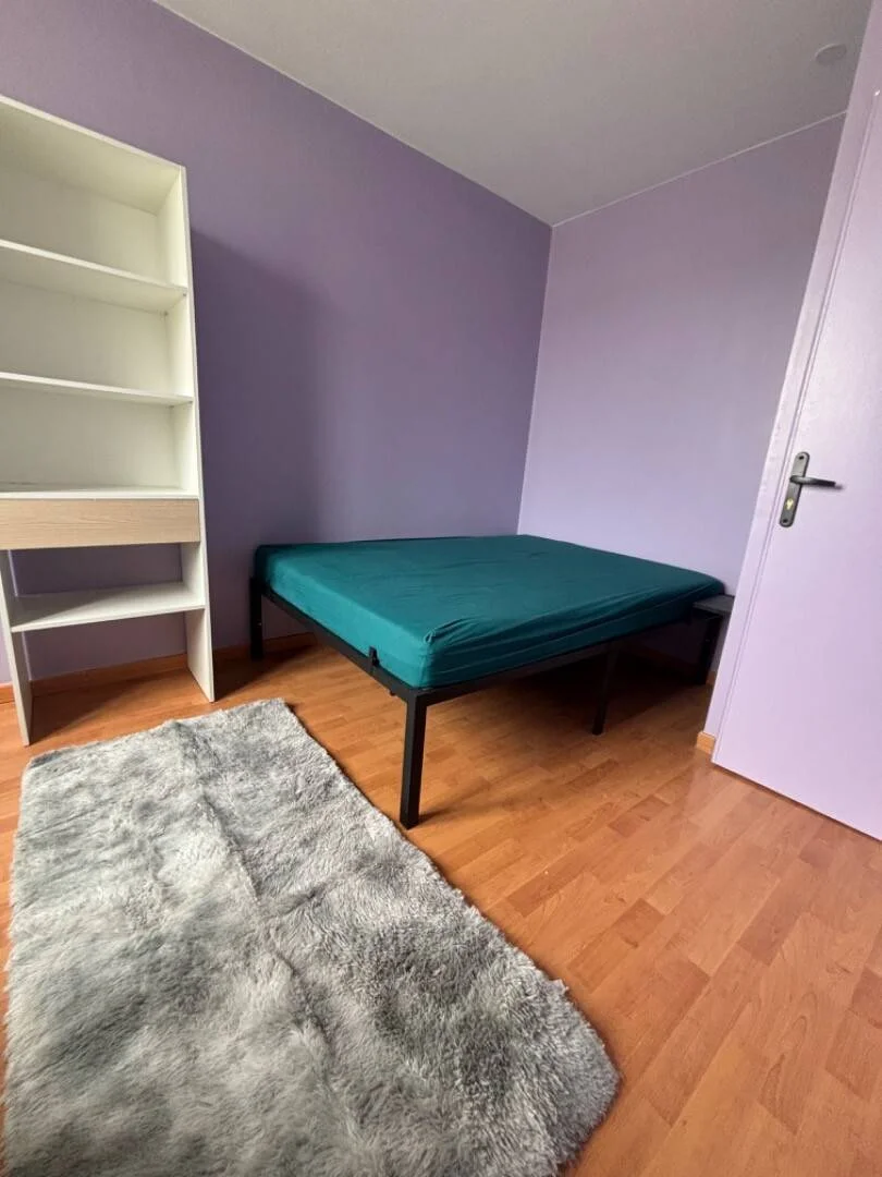 Camera per studenti in  con area studio e servizi in comune