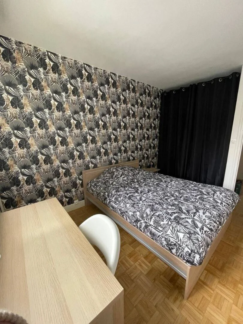 Chambre abordable pour les étudiants avec un bon éclairage dans 
