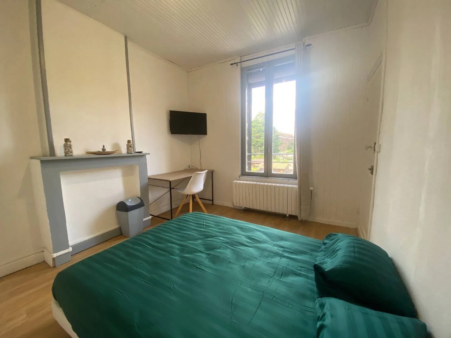 Chambre abordable pour les étudiants avec un bon éclairage dans 