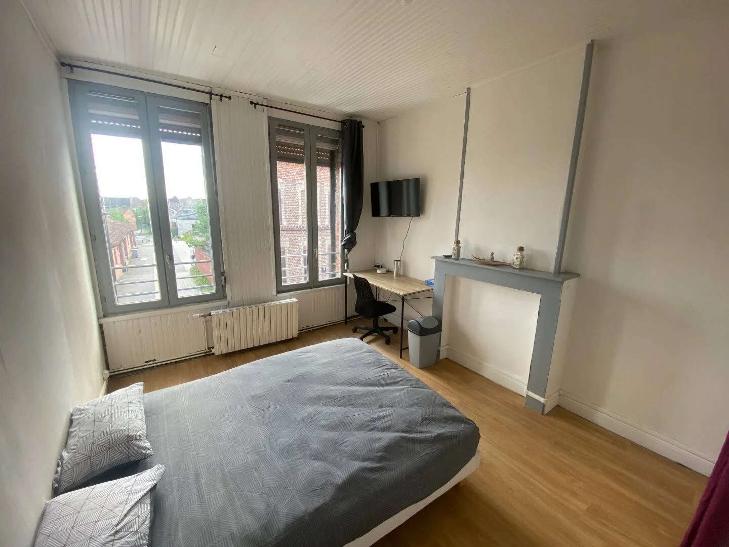 Chambre confortable pour étudiants disponible dans 