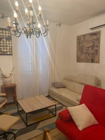 Cheap private room in Avignon