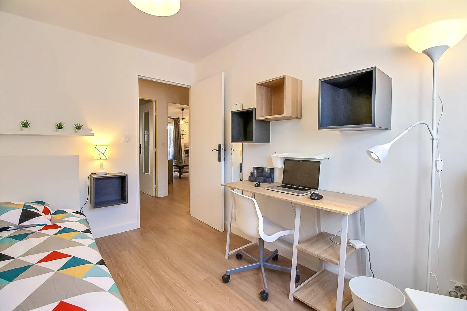 Habitación estudiantil económica con ubicación conveniente en 