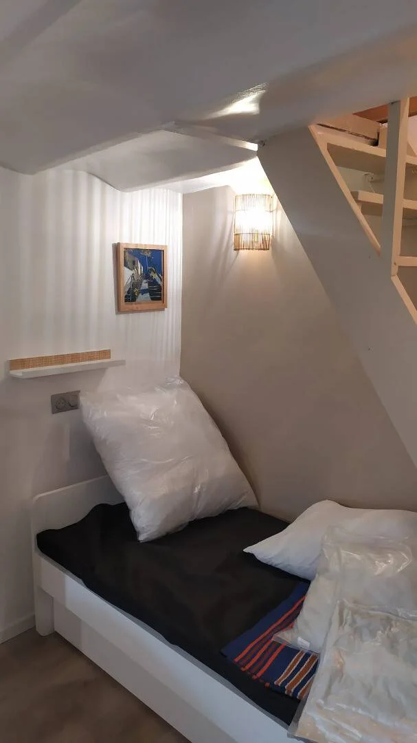 Quarto para alugar em apartamento de estudantes em , totalmente mobilado
