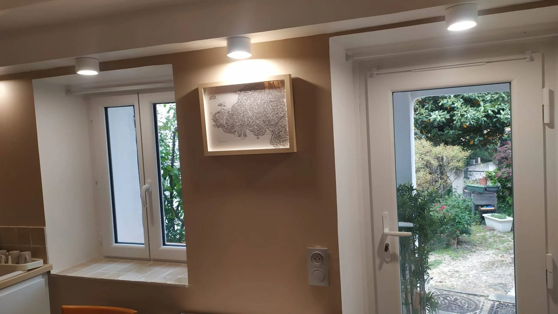 Quarto de estudante económico com localização conveniente em 