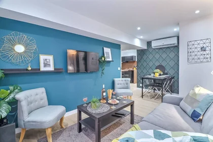 Habitación privada en Nîmes, 30900, imagen 1 de 10