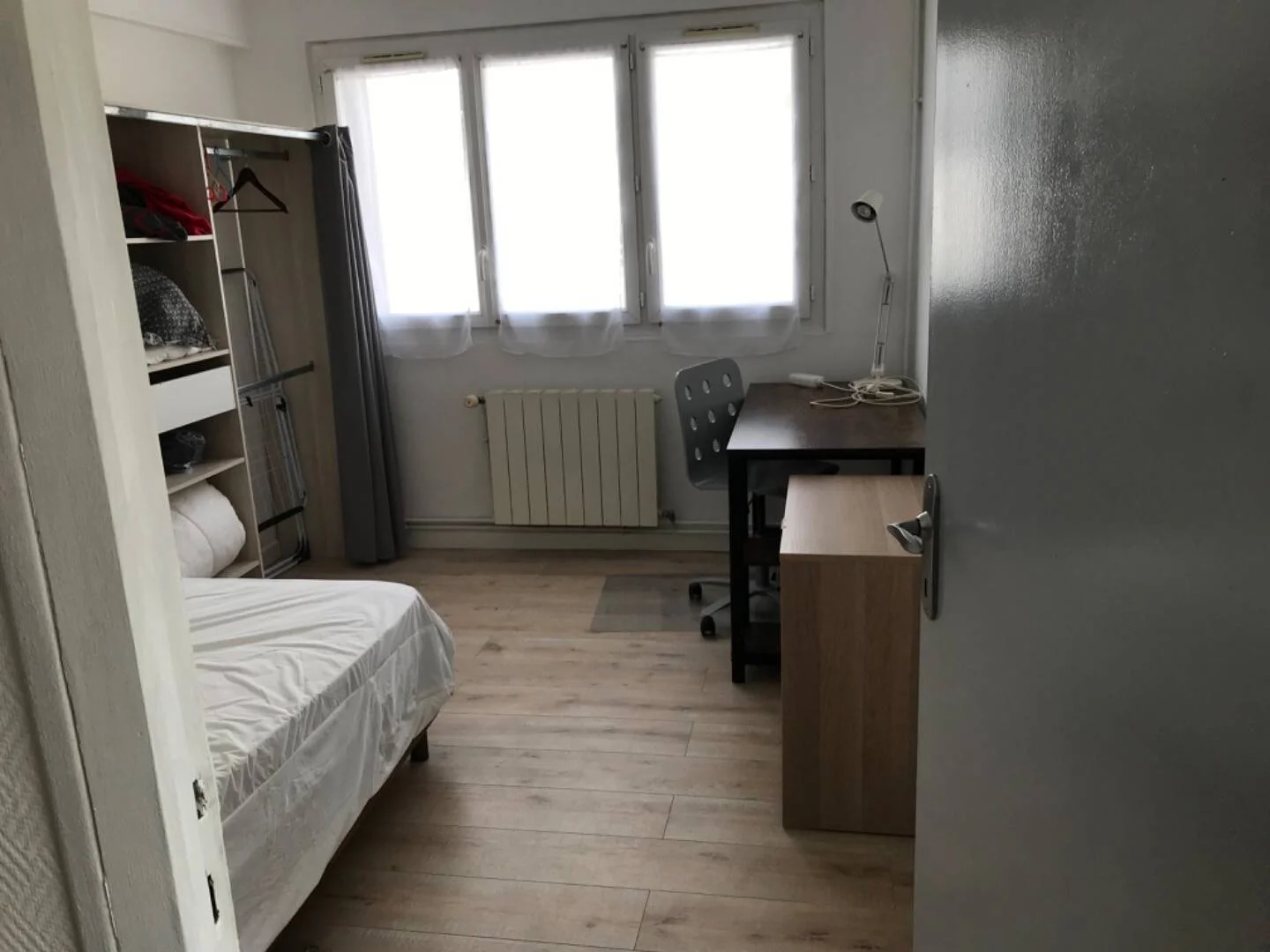 Habitación estudiantil económica cerca del campus en 