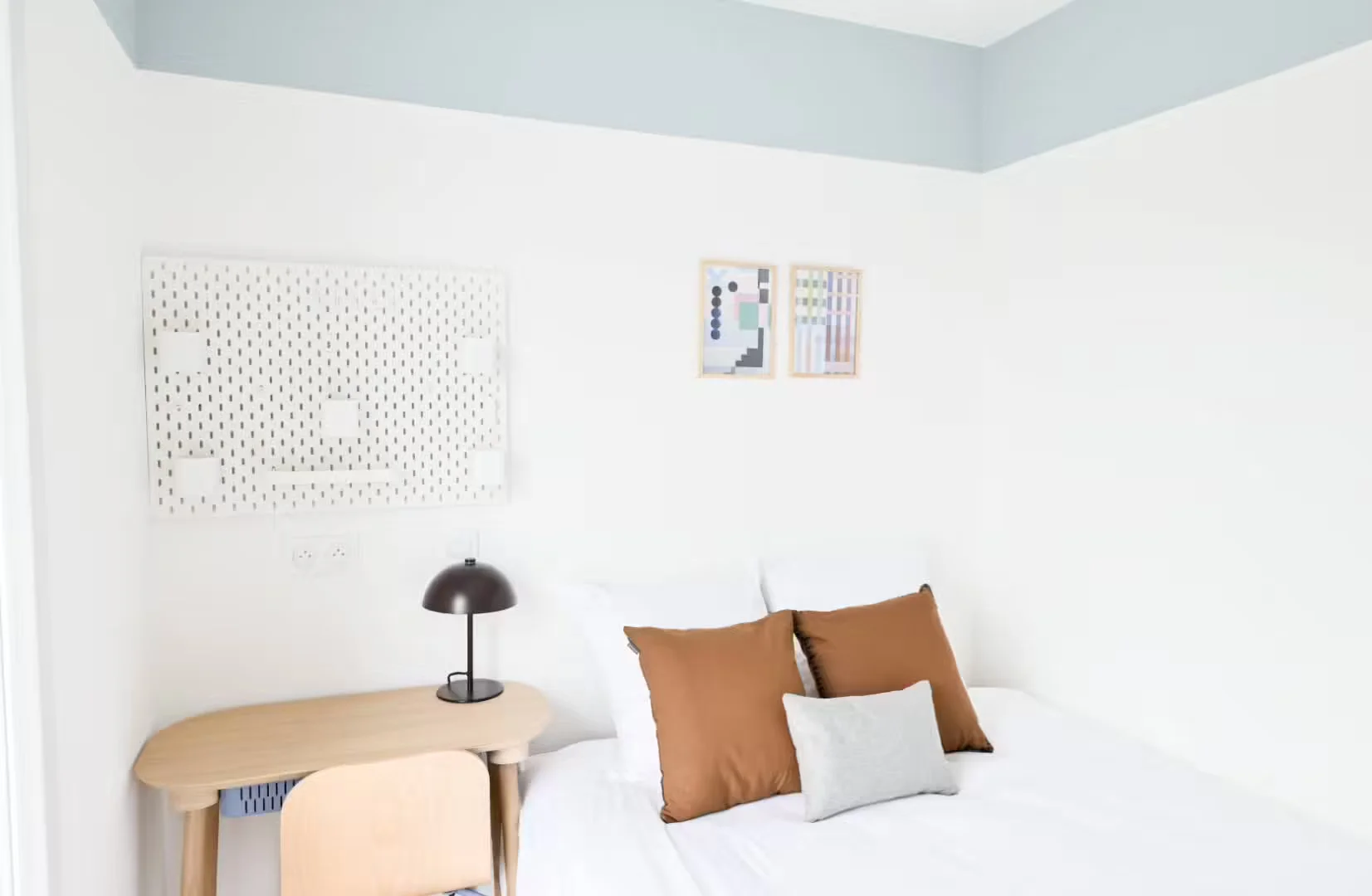 Student-friendly room in  with modern amenities
