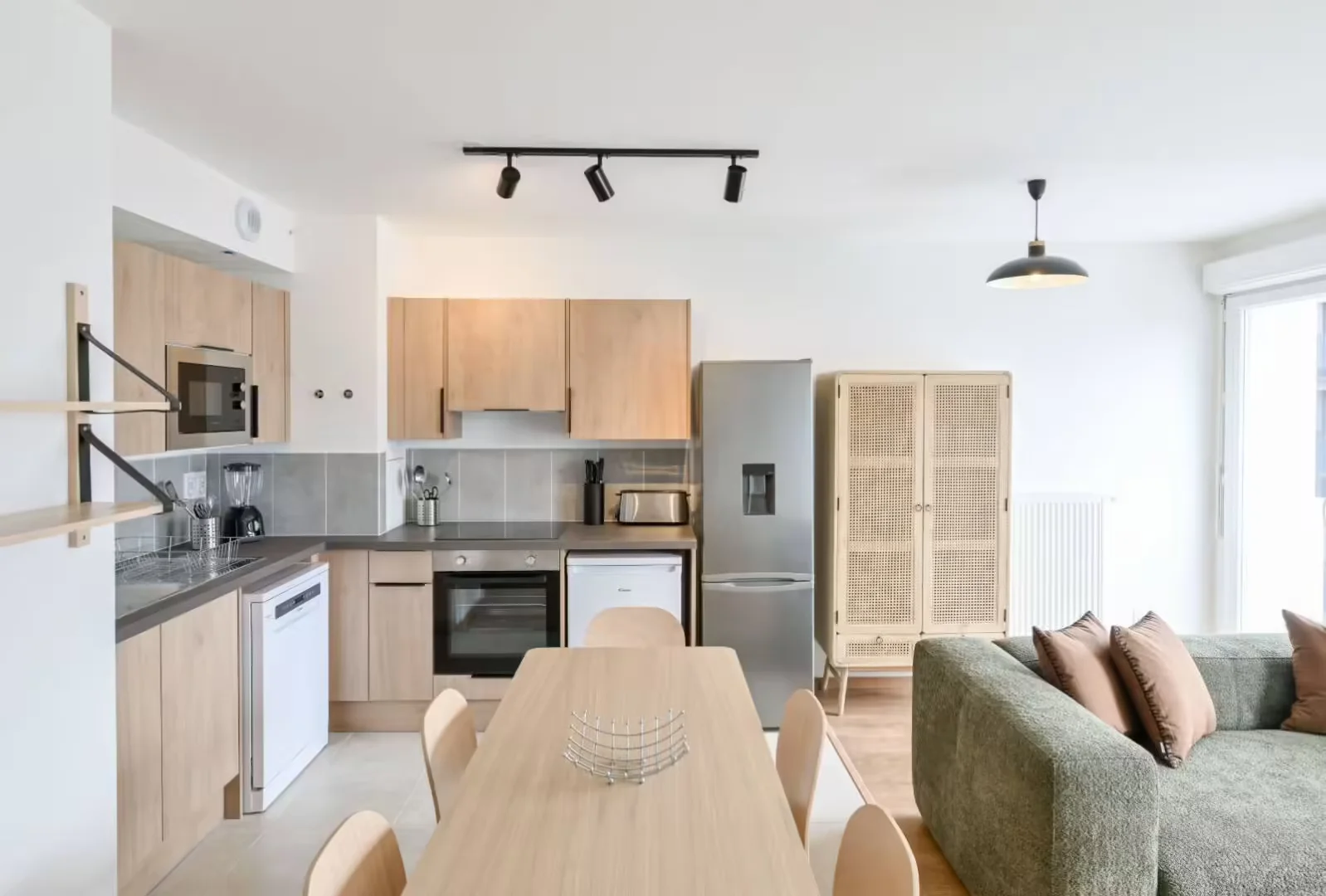 Comfortable and spacious student room in 