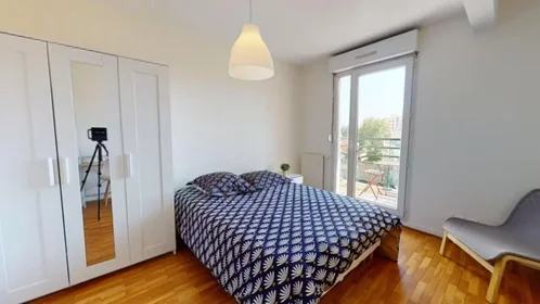 Chambre privée à Cours Tolstoï, , image 1 de 10