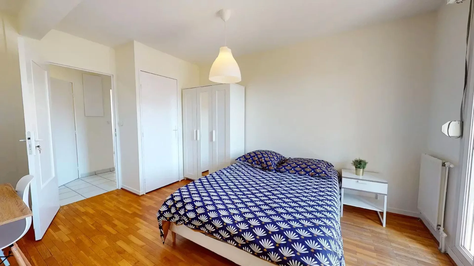 Chambre d'étudiant fonctionnelle parfaite pour étudier dans