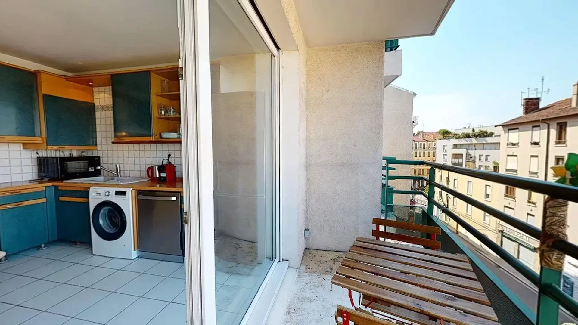 Chambre d'étudiant à avec espace d'étude et installations communes