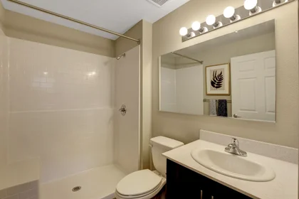 Apartamento inteiro em residência em 1055 E Tropicana Ave, Las Vegas, NV 89119, USA, imagem 34 de 42