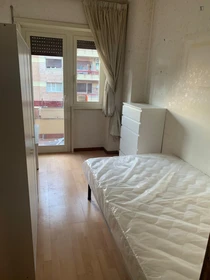 Renting rooms by the month in Roma