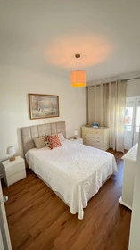 Habitación en alquiler con cama doble Setubal