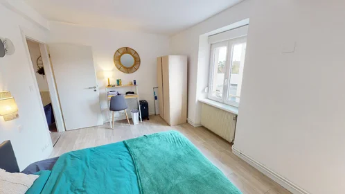Private room at 19 Rue De Belfort, image 16 of 30