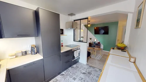 Private room at 19 Rue De Belfort, image 20 of 30