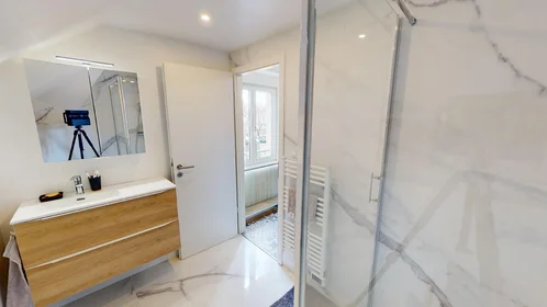Private room at 19 Rue De Belfort, image 24 of 30
