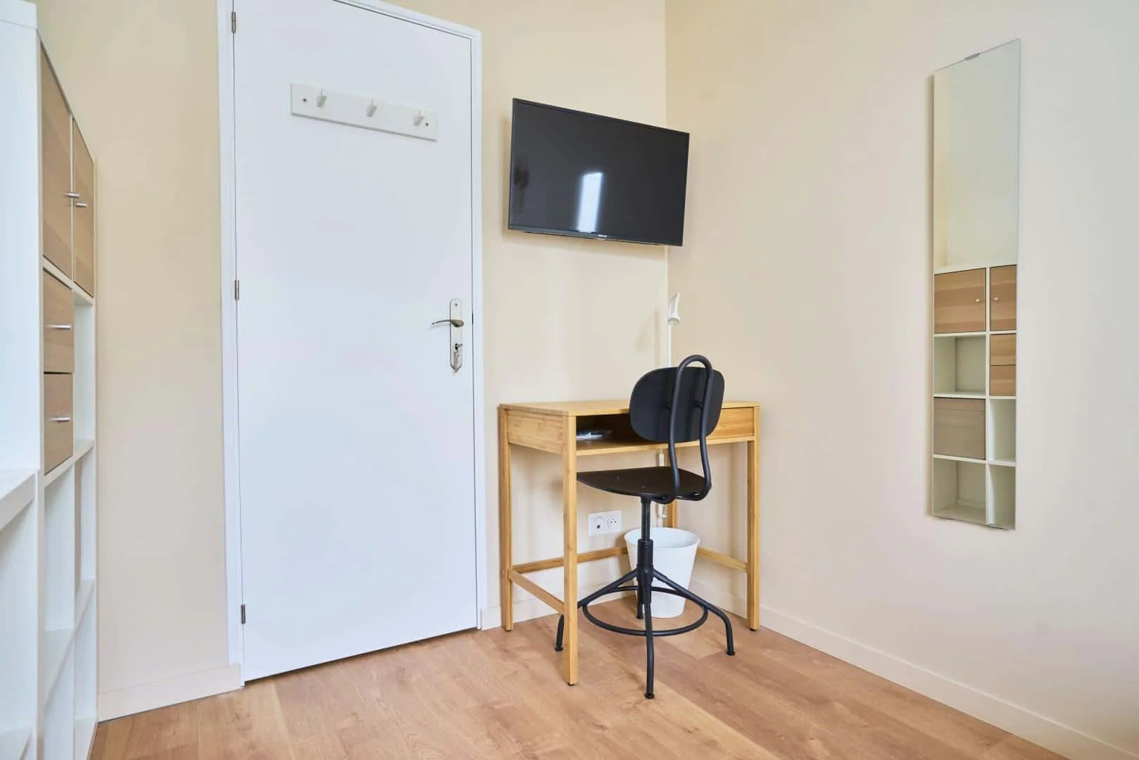 Quarto de estudante confortável e espaçoso em 
