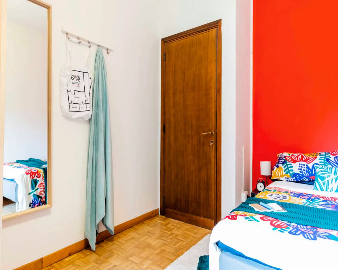 'de modern olanaklara sahip öğrenci dostu oda