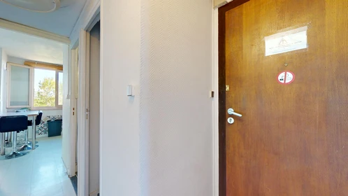 Habitación privada en 27 Avenue De La Trillade, imagen 30 de 32