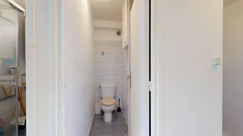 Habitación privada en 27 Avenue De La Trillade, imagen 31 de 32