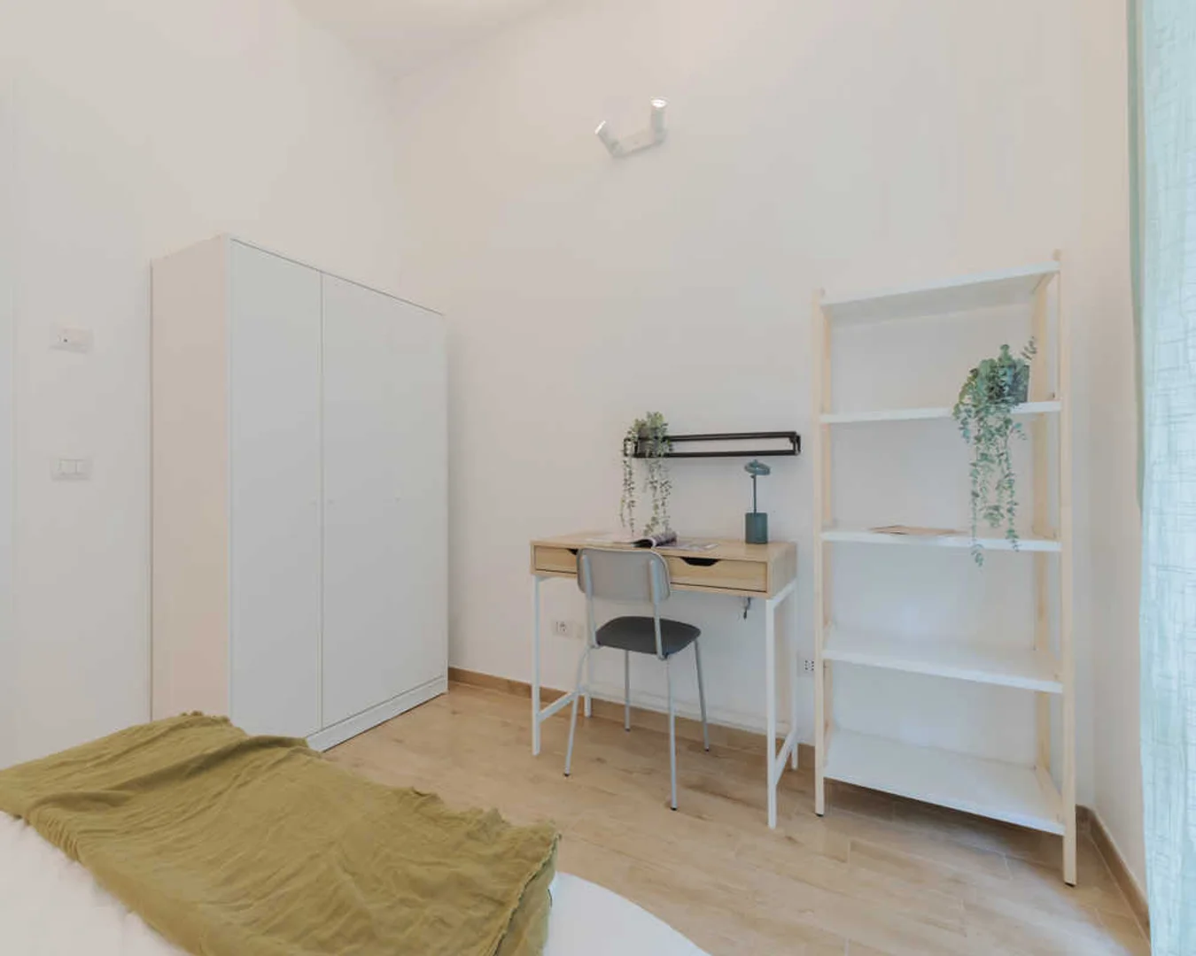 Room for rent in student apartment in , fully furnished
