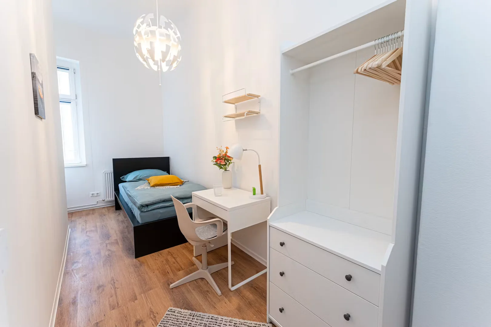 Chambre abordable pour les étudiants avec un bon éclairage dans