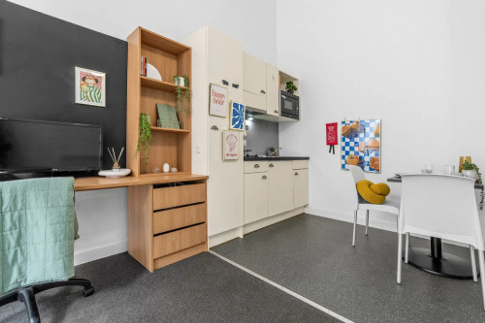 Habitación estudiantil amplia y cómoda en 
