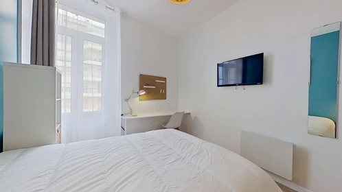 Private room at 18 Boulevard Dugommier, image 13 of 19
