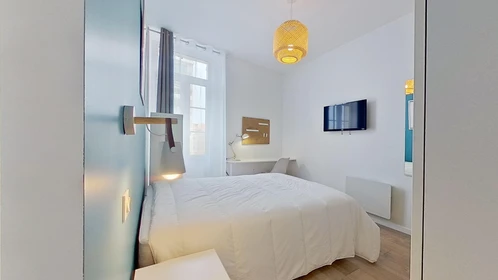 Private room at 18 Boulevard Dugommier, image 19 of 19