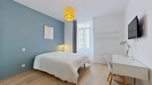 Private room at 18 Boulevard Dugommier, image 10 of 18