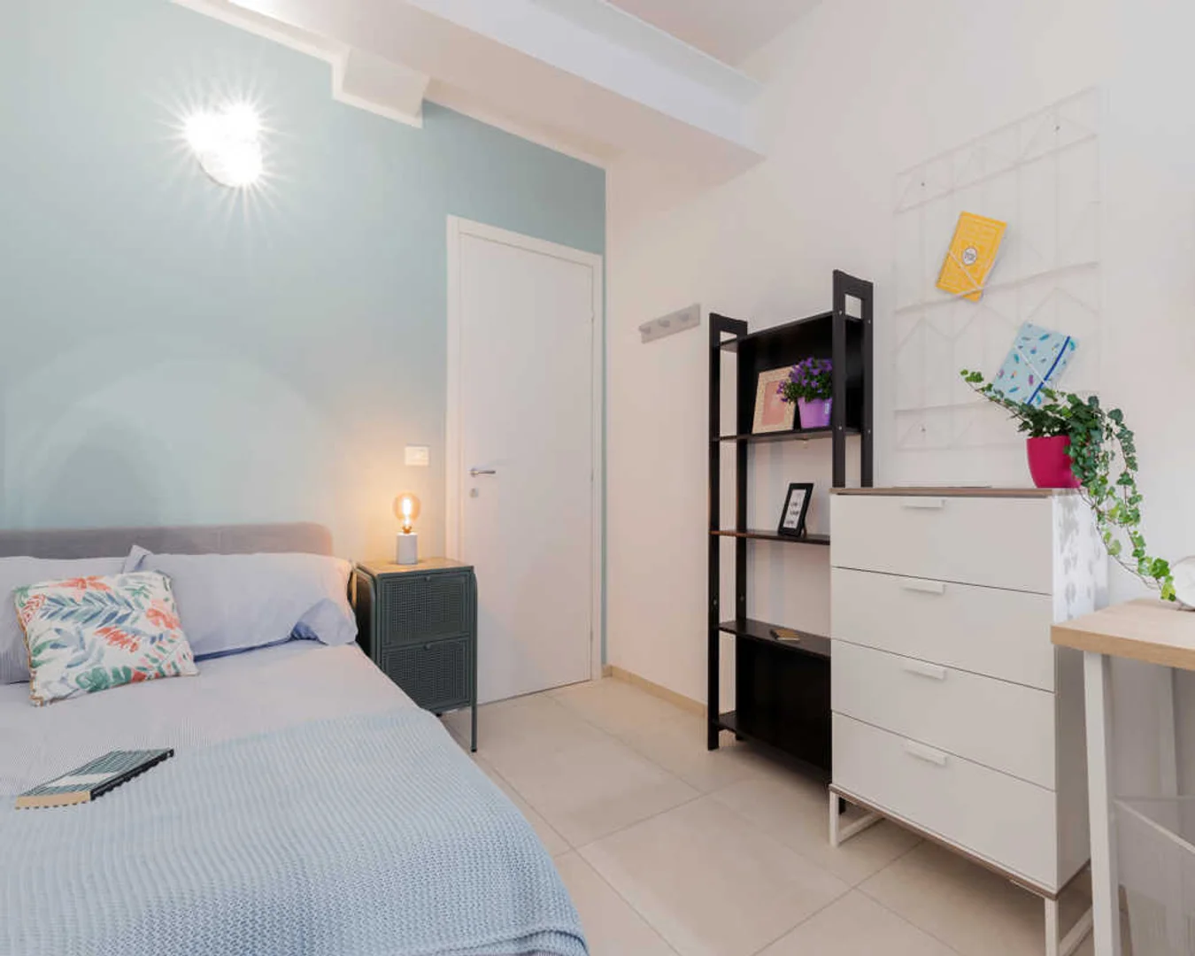 Habitación estudiantil económica cerca del campus en
