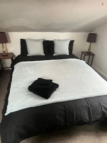 Cheap private room in Manchester