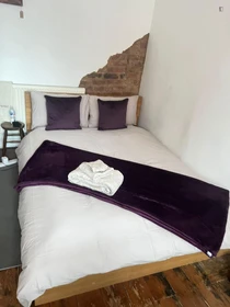 Room for rent with double bed Manchester