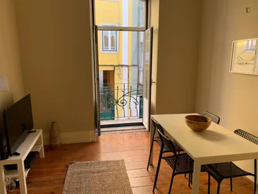 Private room at Rua Cidade da Horta, image 3 of 12