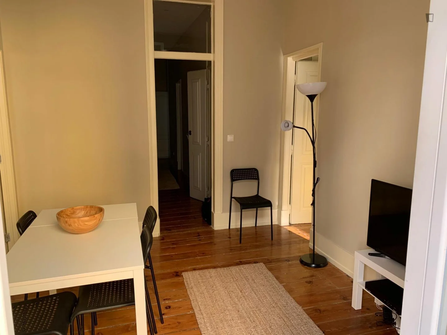 'de modern olanaklara sahip öğrenci dostu oda