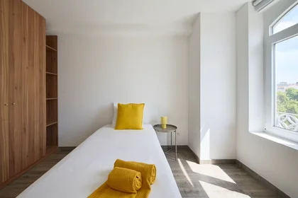 Privatzimmer in der Avenida Defensores de Chaves, Lisbon, bild 1 von 10
