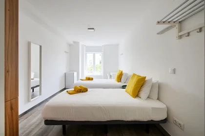 Private room at Avenida Defensores de Chaves, Lisbon, image 1 of 10