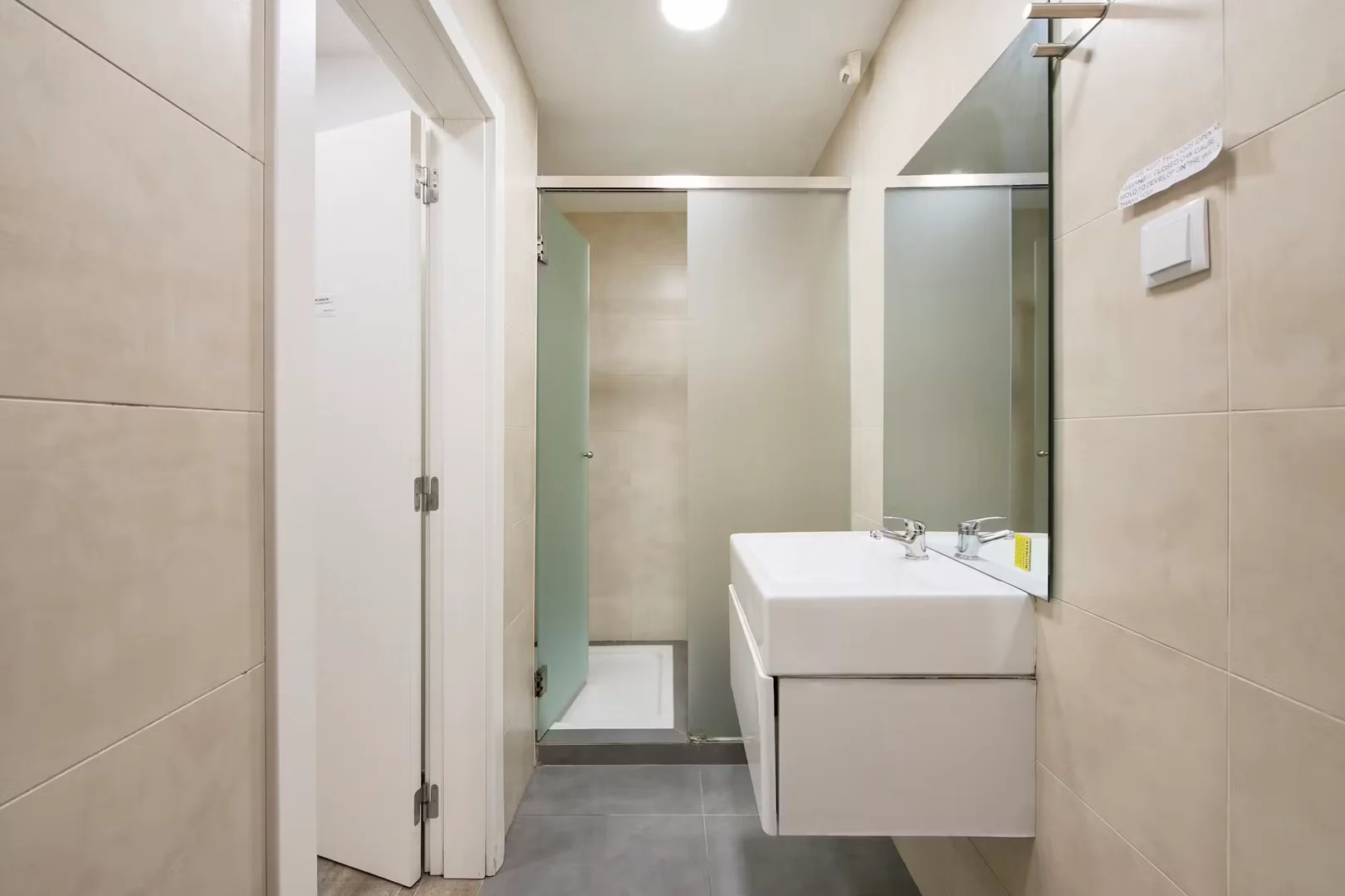 Economical student room with convenient location in 