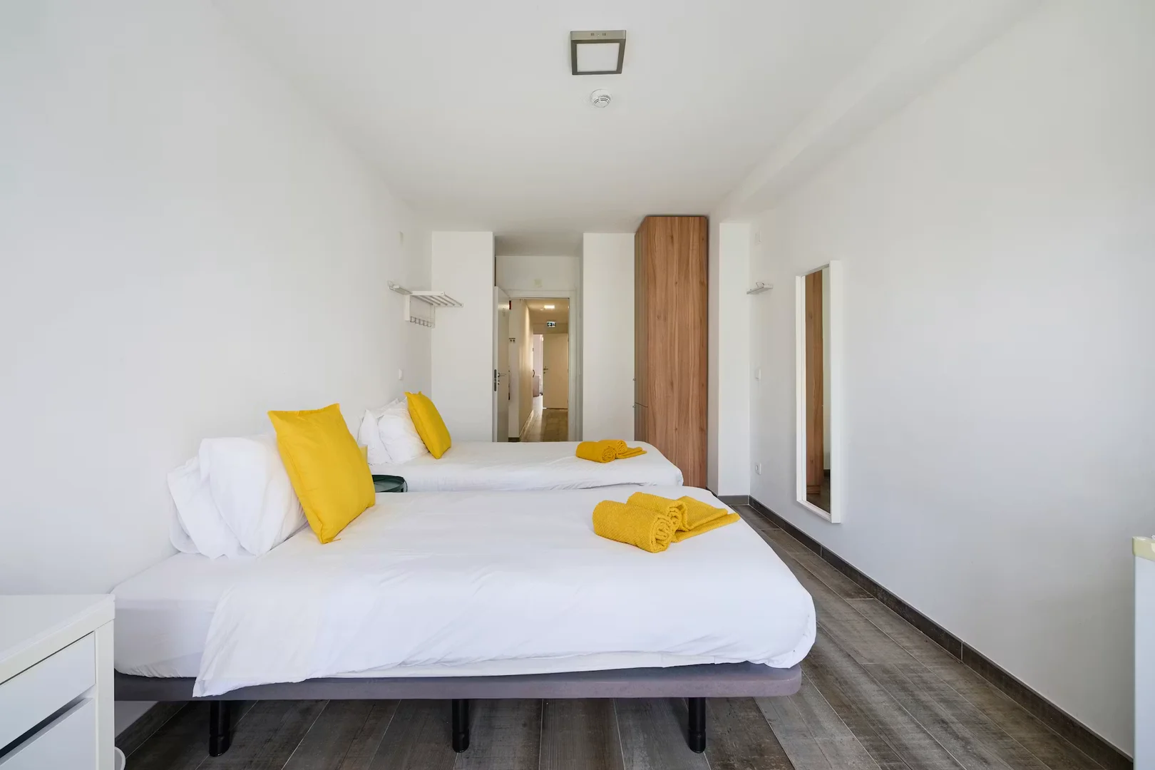 Bright and airy student room with easy university access in 