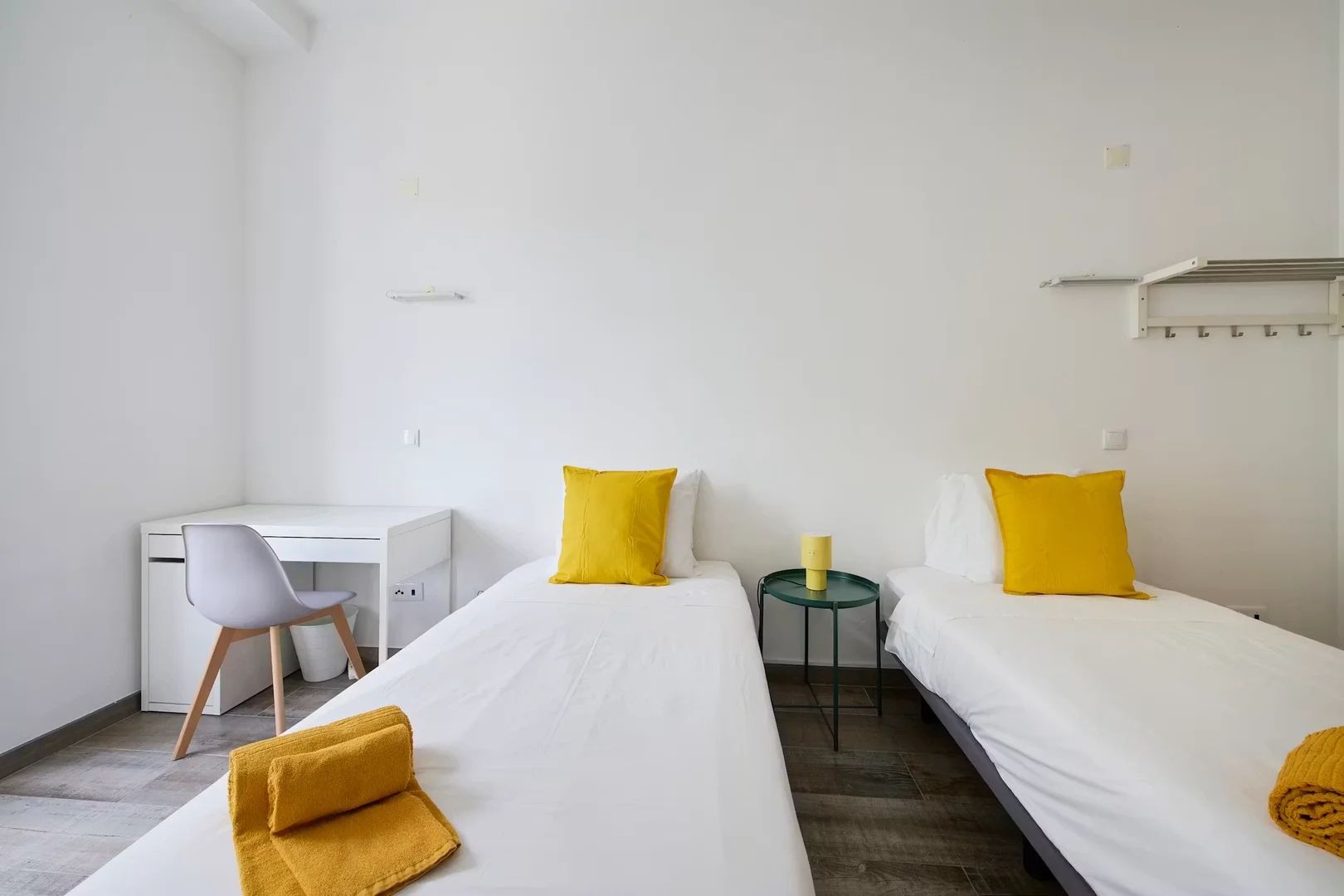 Bright and airy student room with easy university access in 