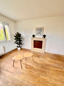 Private room at Rue de Biéville, Pierre Heuze, image 4 of 7