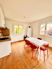 Private room at Rue de Biéville, Pierre Heuze, image 5 of 7