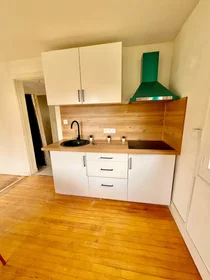 Private room at Rue de Biéville, Pierre Heuze, image 6 of 7