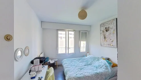 Privatzimmer in der 17 Rue Des Mésoyers, bild 1 von 10