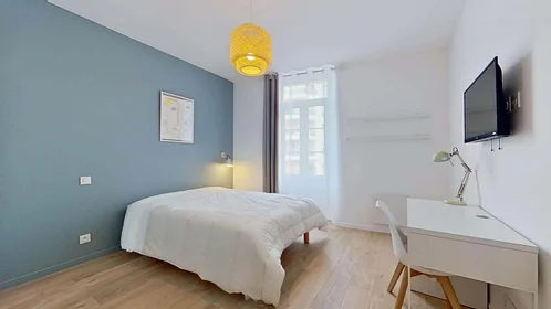 Stanza privata in 18 Bd Dugommier, 06600 Antibes, France, immagine 1 di 10