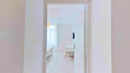 Stanza privata in 18 Bd Dugommier, 06600 Antibes, France, immagine 4 di 18
